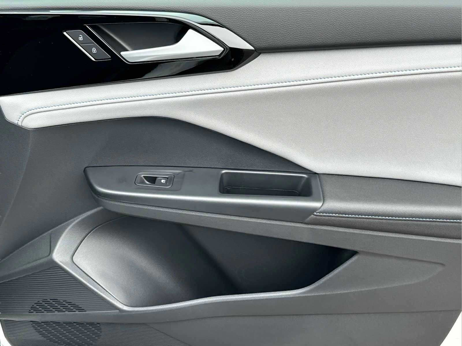 Certified 2024 Volkswagen Taos SE image 22