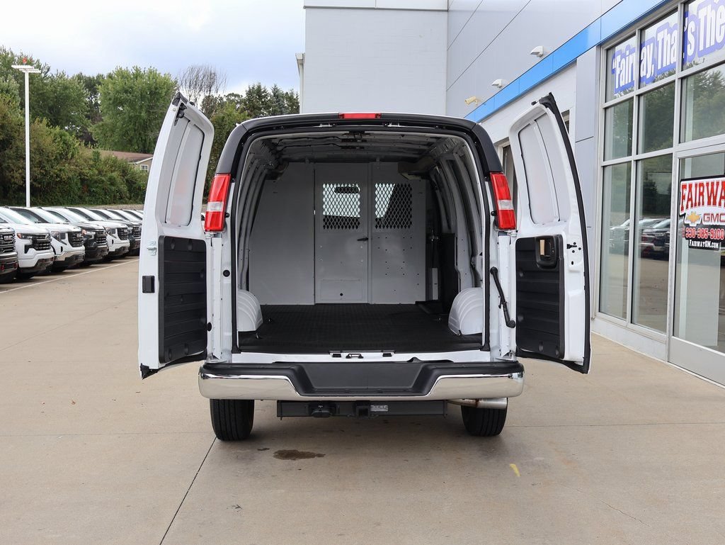 New 2025 GMC Savana 3500 Extended w/ Driver Convenience Package RWD image 22