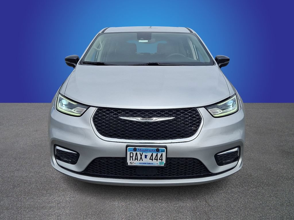 Used 2024 Chrysler Pacifica Touring-L FWD image 2
