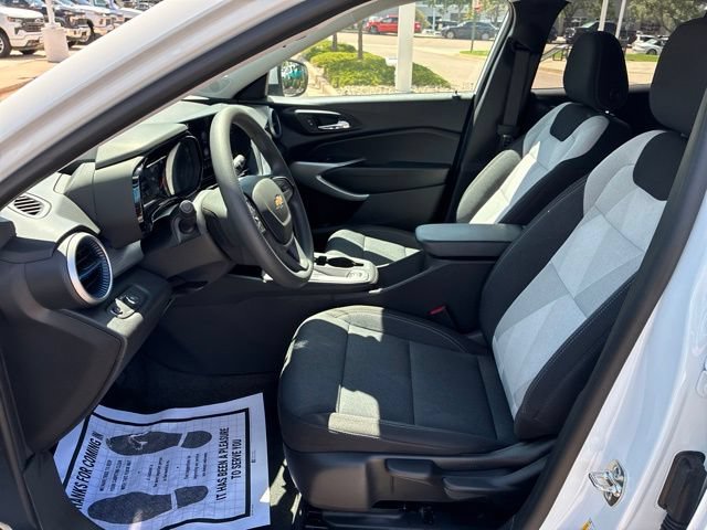 New 2026 Chevrolet Trax LS w/ LS Convenience Package FWD image 19