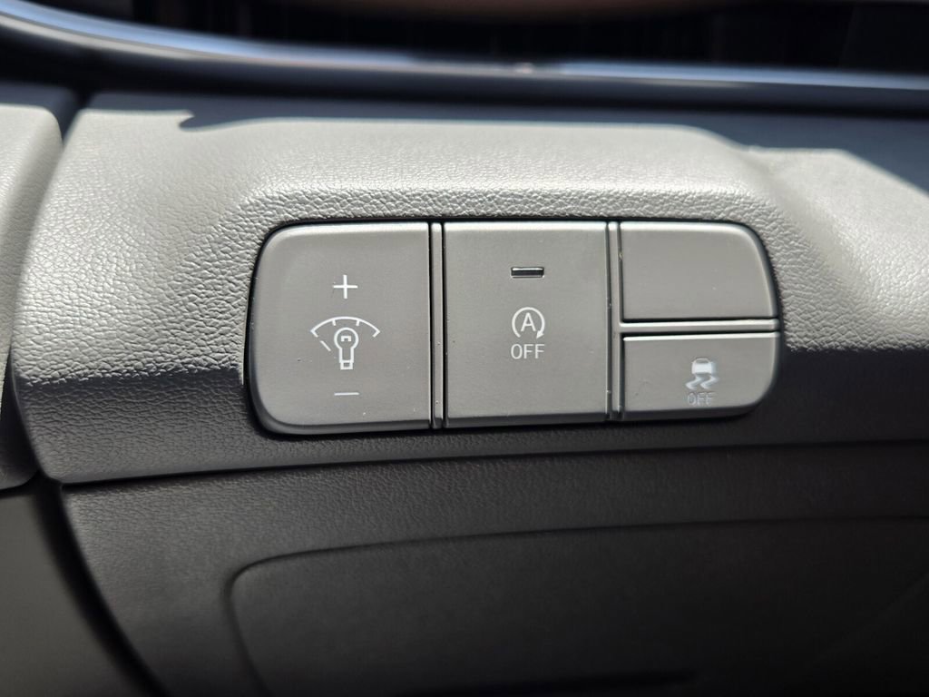 Certified 2025 Hyundai Elantra SE FWD image 26