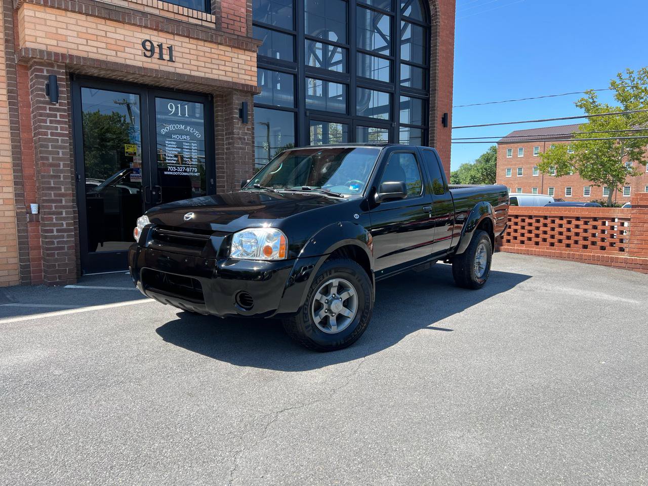 Used 2004 Nissan Frontier XE Desert Runner w/ (VTP) Value Truck Pkg AWD/4WD image 2
