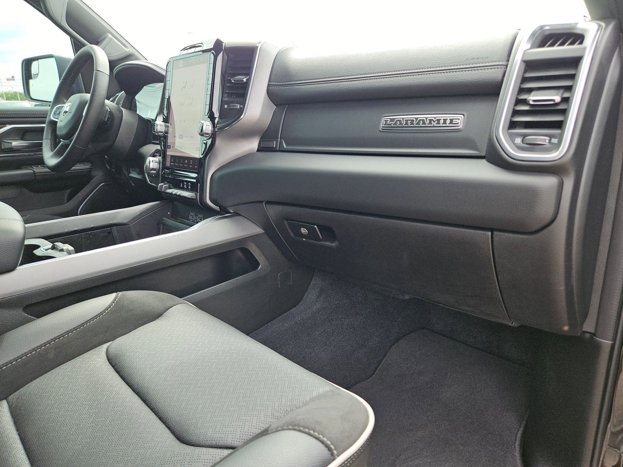Used 2026 RAM 1500 Laramie AWD/4WD image 28