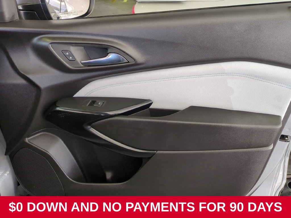 Used 2025 Chevrolet Trax LT w/ LT Convenience Package FWD image 30