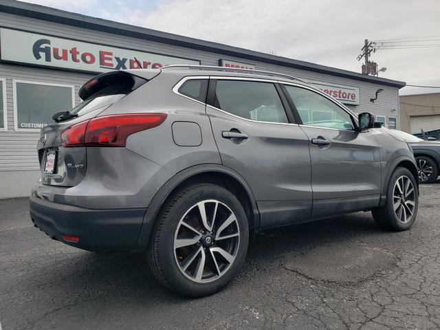 Used 2017 Nissan Rogue Sport SL image 3