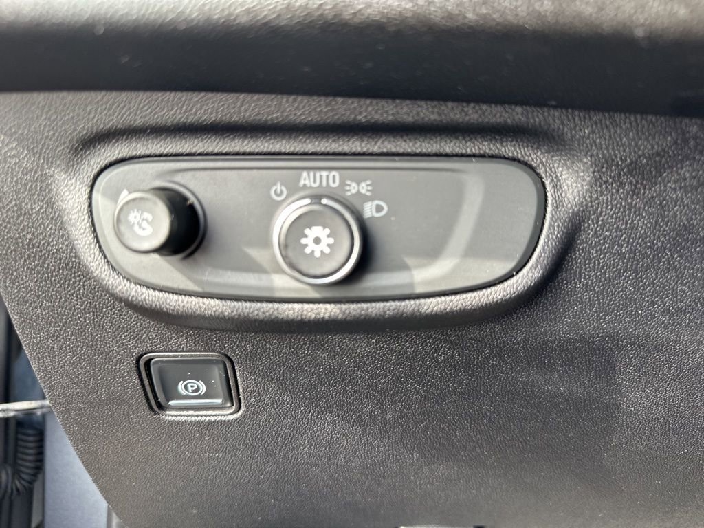 Used 2018 GMC Terrain SLE image 12