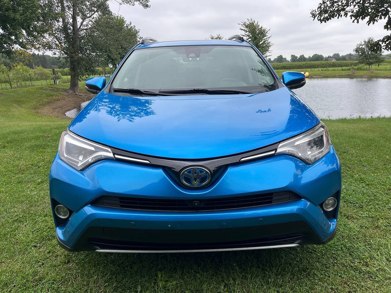 Used 2017 Toyota RAV4 Limited w/ Advanced Technology Package AWD/4WD image 2