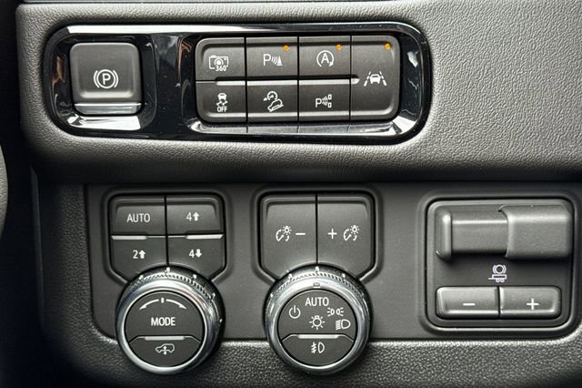 New 2026 GMC Yukon Denali w/ Sun & Power Step Package image 33