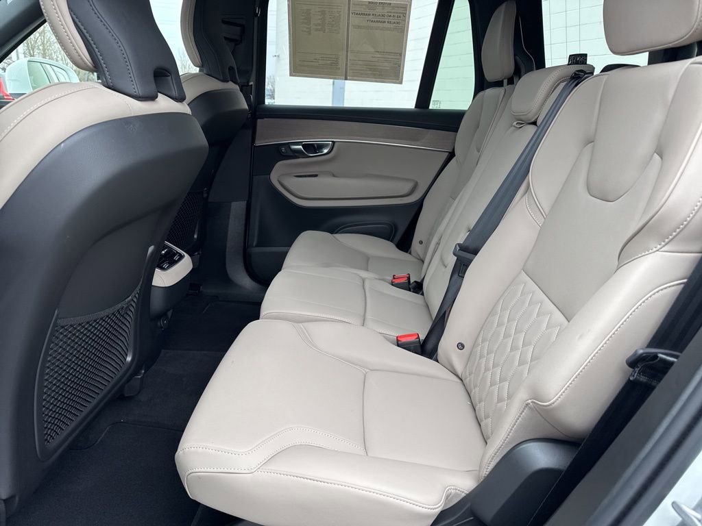 Used 2025 Volvo XC90 B6 Plus image 18