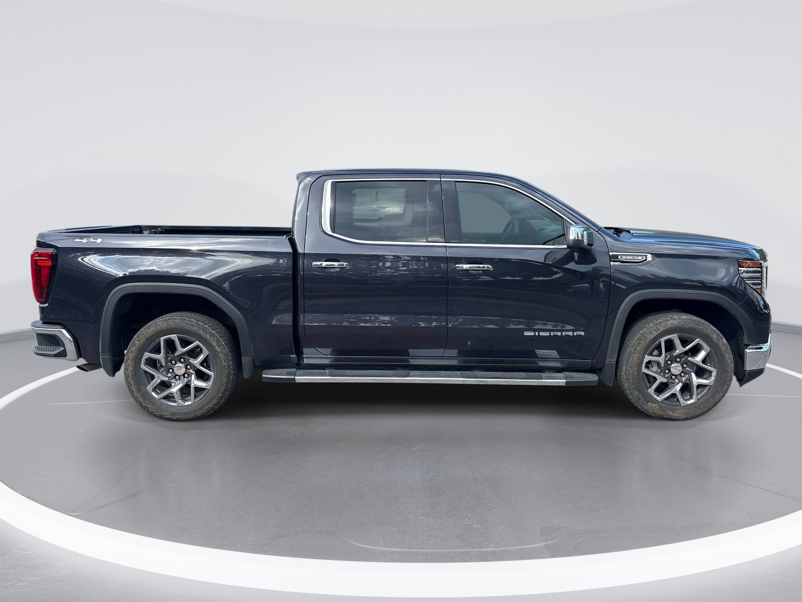 Used 2024 GMC Sierra 1500 SLT w/ SLT Premium Plus Package AWD/4WD image 9