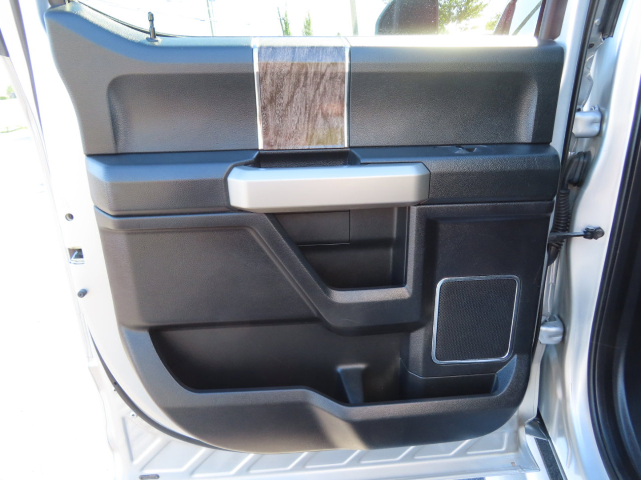 Used 2017 Ford F250 Lariat w/ Lariat Value Package image 33