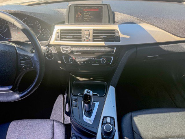 Used 2016 BMW 320i Sedan RWD image 9