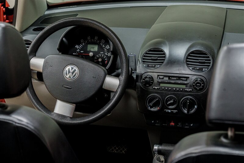 Used 2004 Volkswagen Beetle GLS FWD image 13