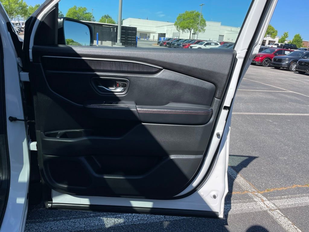 Certified 2025 Honda Pilot Black Edition image 32