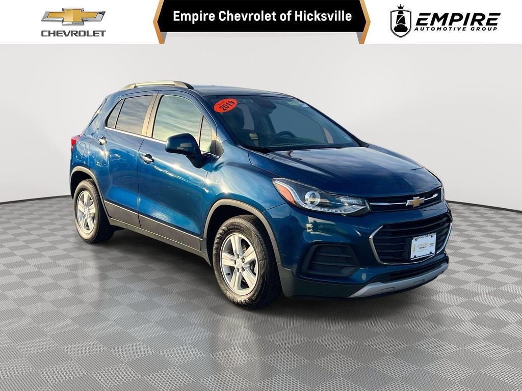 Used 2019 Chevrolet Trax LT w/ LT Convenience Package FWD image 1
