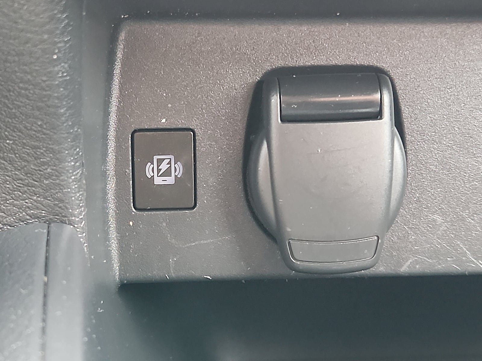 Used 2024 Nissan Versa SV w/ Trunk Package FWD image 25
