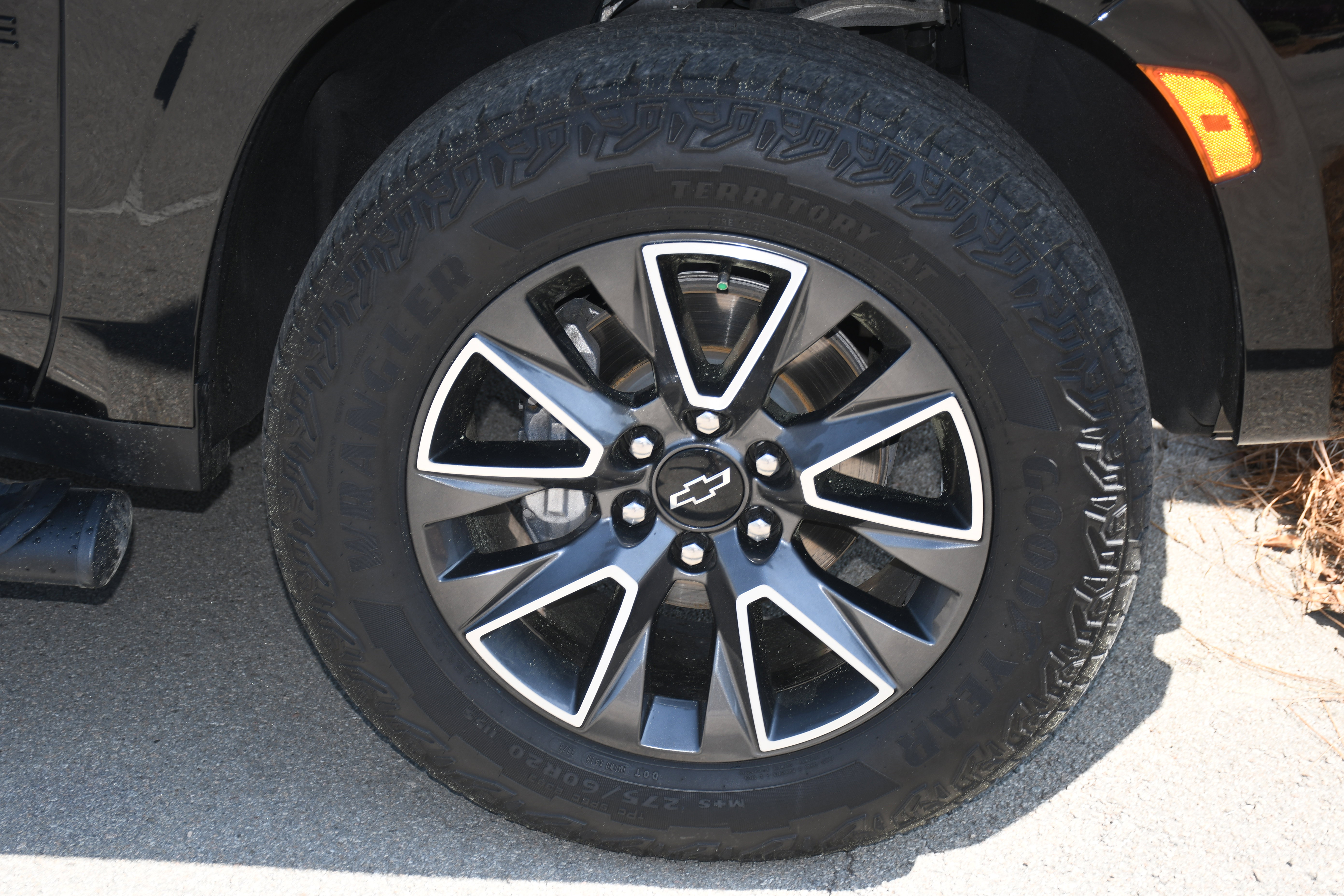 Used 2023 Chevrolet Tahoe Z71 w/ Luxury Package image 24