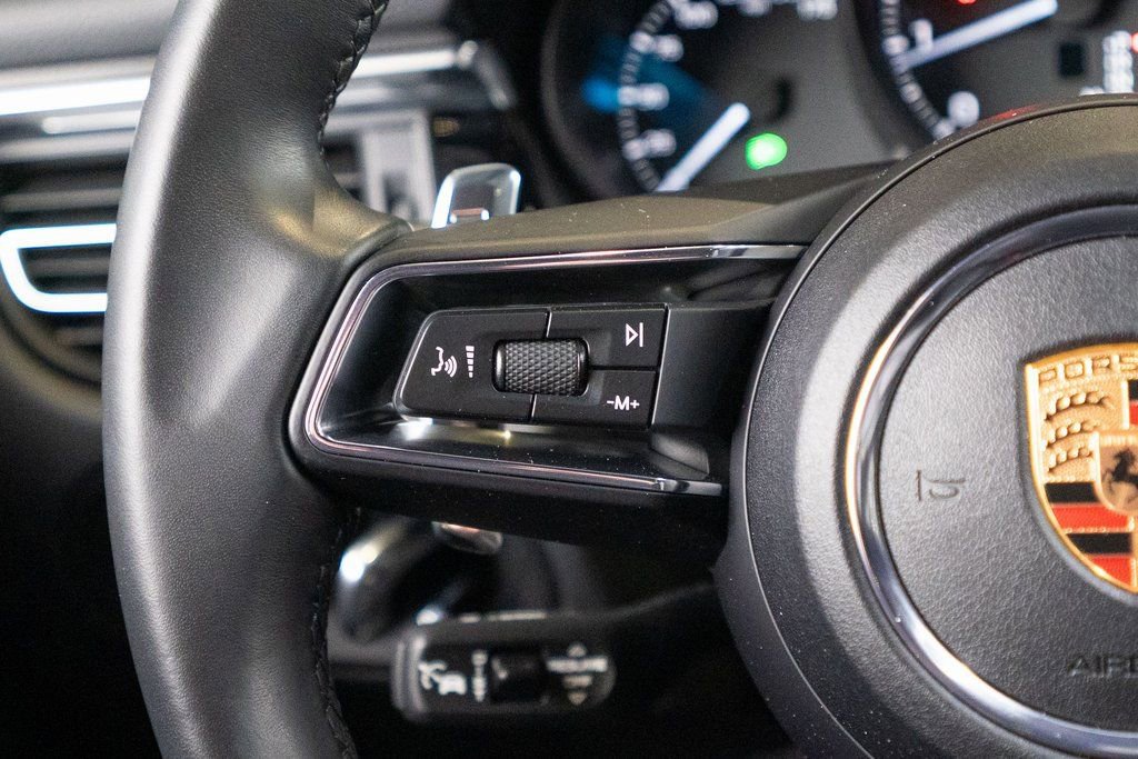 Certified 2025 Porsche Macan image 33