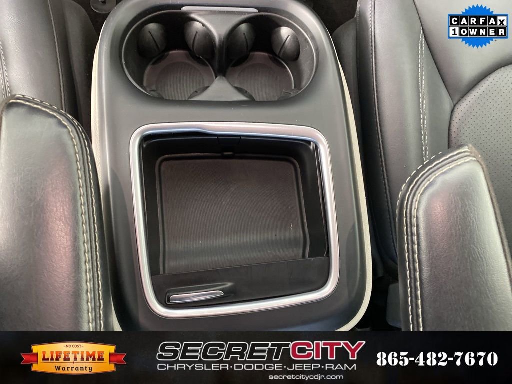 Used 2024 Chrysler Pacifica Touring-L image 25