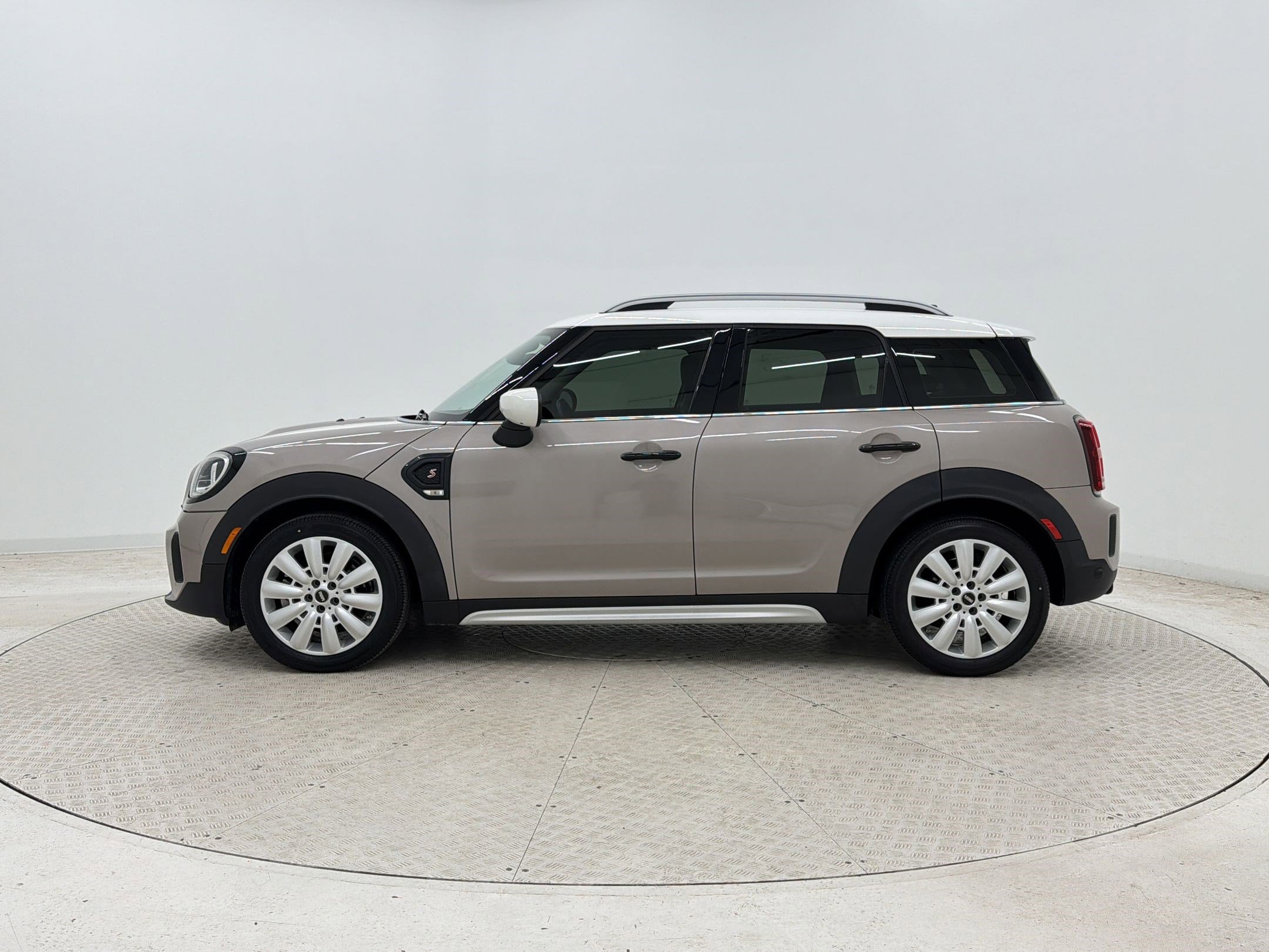 Used 2022 MINI Cooper Countryman S w/ Premium Package FWD image 2