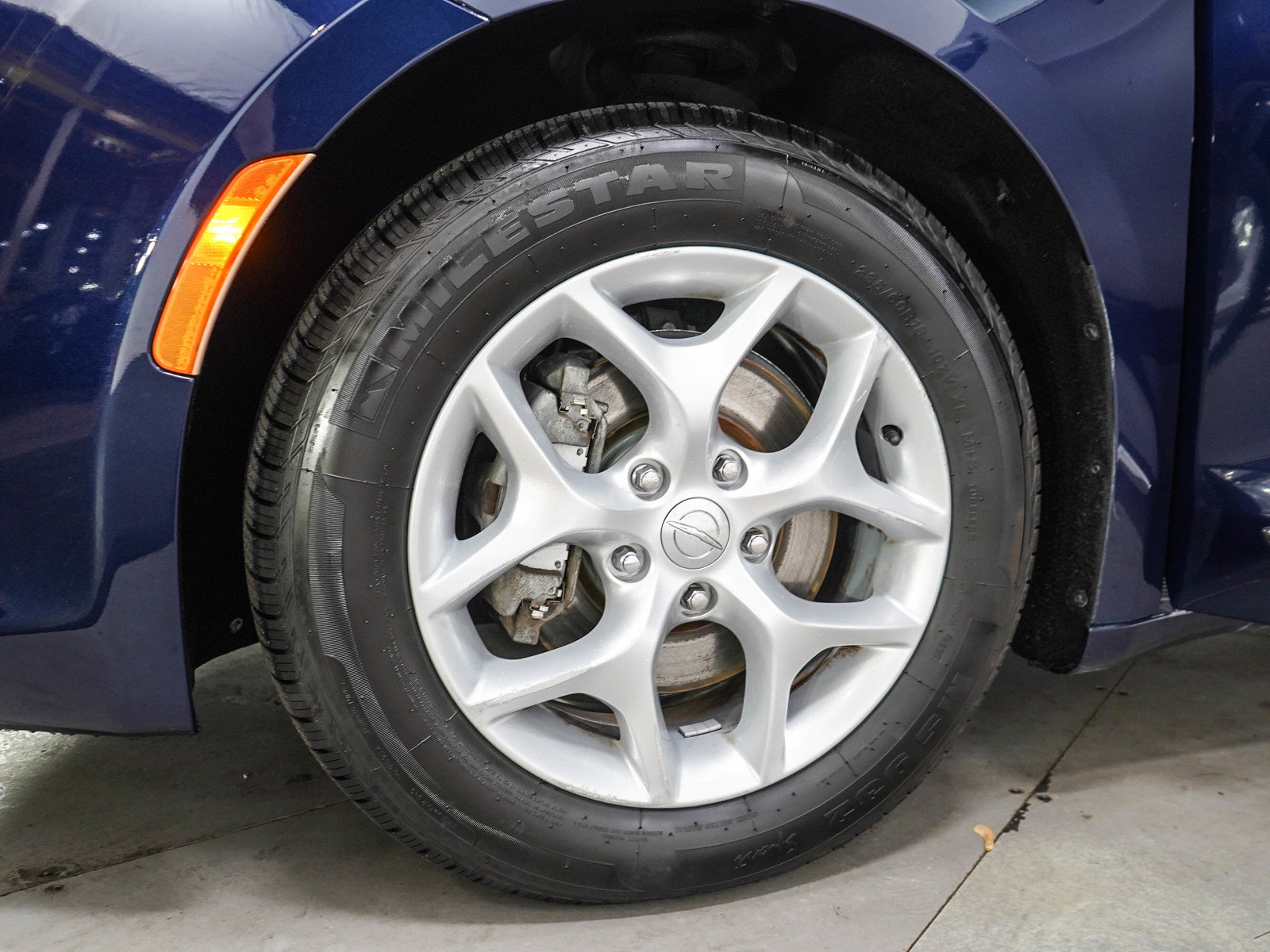 Used 2017 Chrysler Pacifica Touring-L FWD image 28
