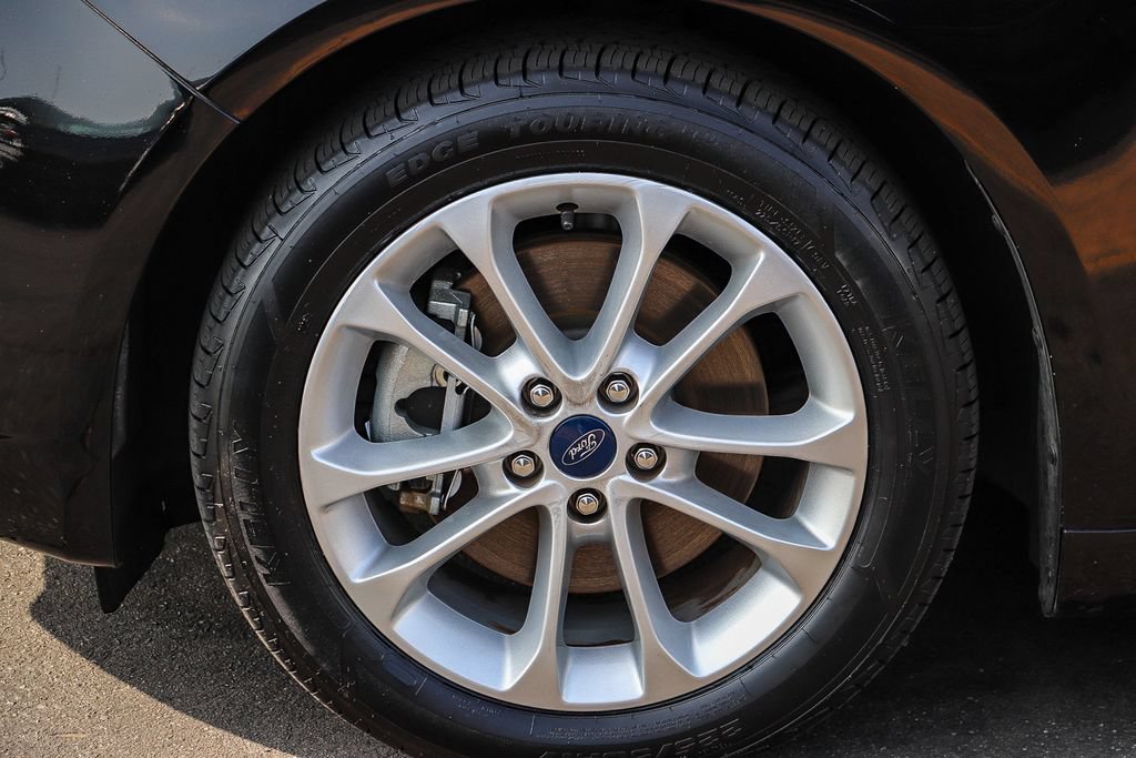 Used 2019 Ford Fusion Energi Titanium FWD image 13
