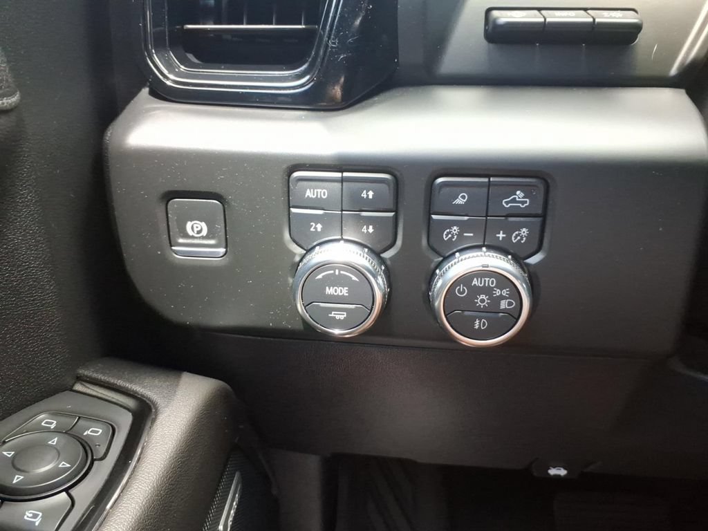 Used 2024 GMC Sierra 1500 AT4 w/ Technology Package AWD/4WD image 25