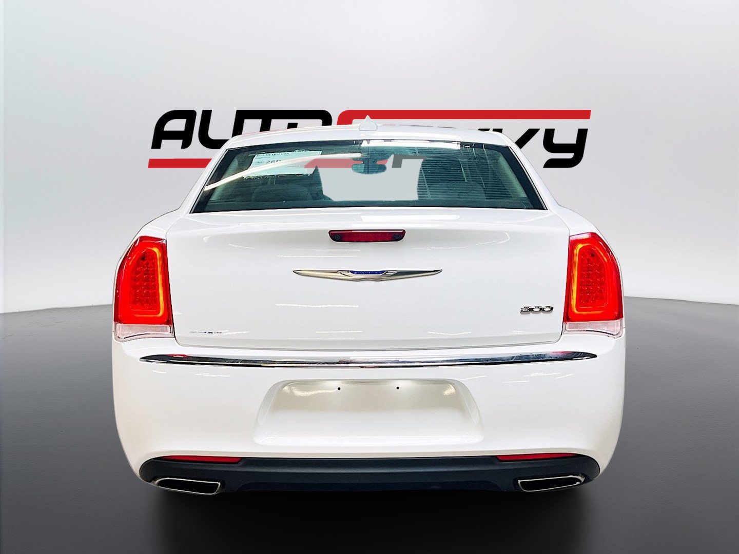 Used 2023 Chrysler 300 Touring RWD image 6