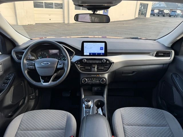 Used 2022 Ford Escape SE w/ SE Sport Appearance Package image 18