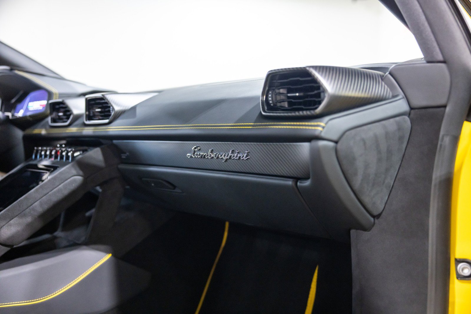 Used 2023 Lamborghini Huracan Tecnica RWD image 36