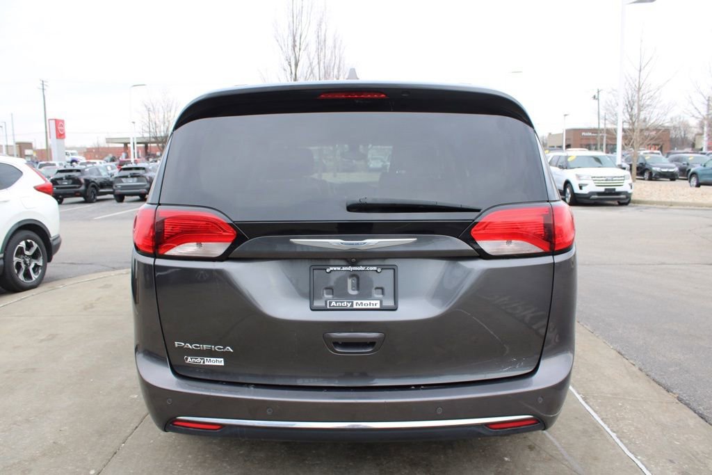 Used 2017 Chrysler Pacifica Touring-L image 8