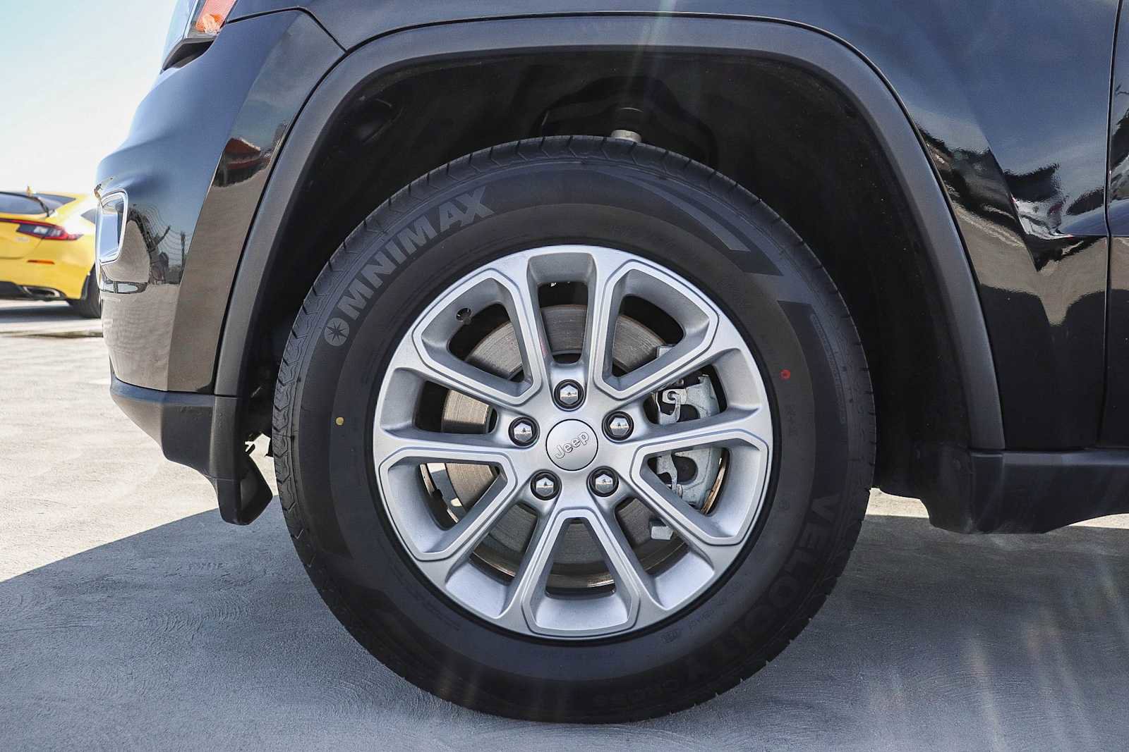 Used 2022 Jeep Grand Cherokee Laredo X image 11