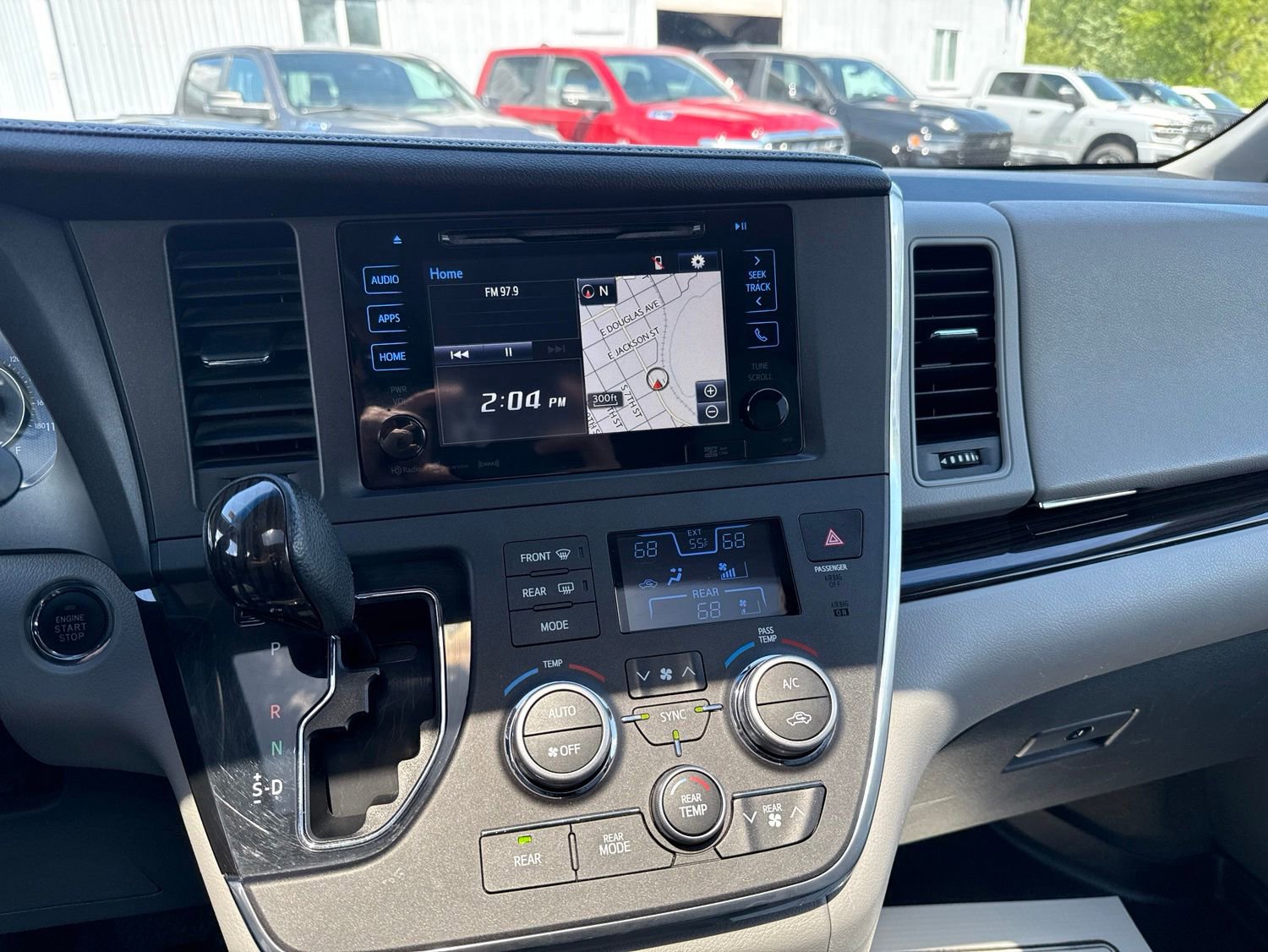 Used 2016 Toyota Sienna XLE w/ XLE Navigation Package AWD/4WD image 18