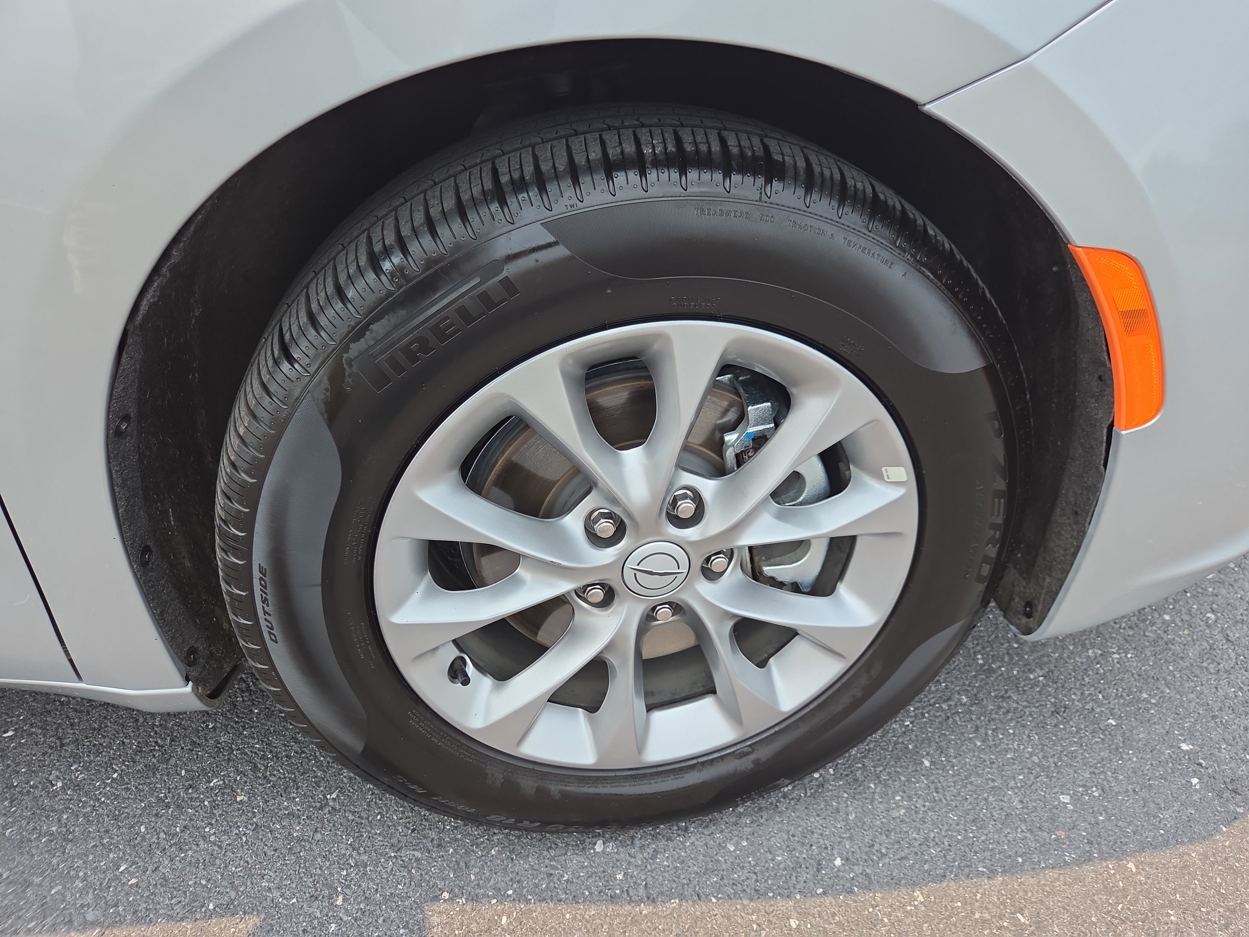 Used 2026 Chrysler Pacifica Limited FWD image 29
