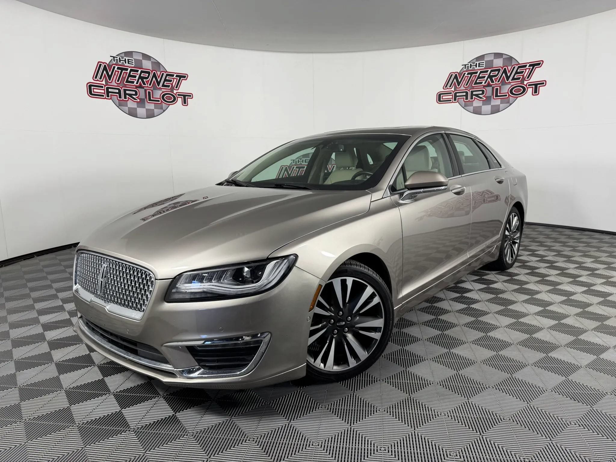 Used 2020 Lincoln MKZ Reserve FWD image 1