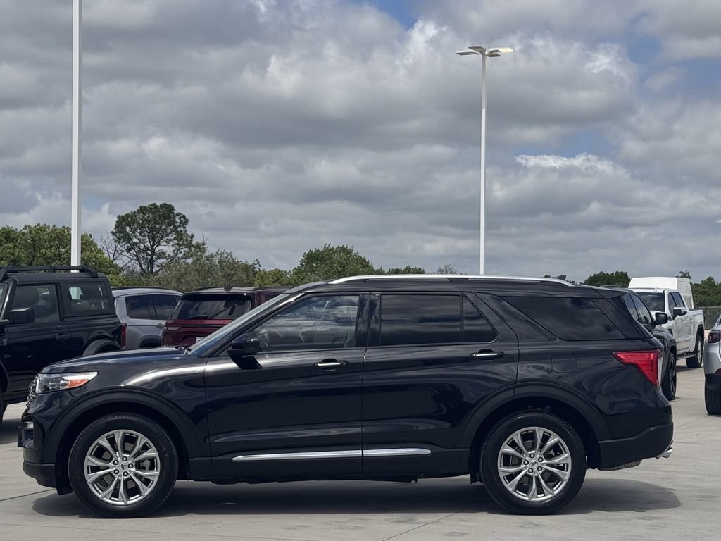 Used 2023 Ford Explorer Limited image 3