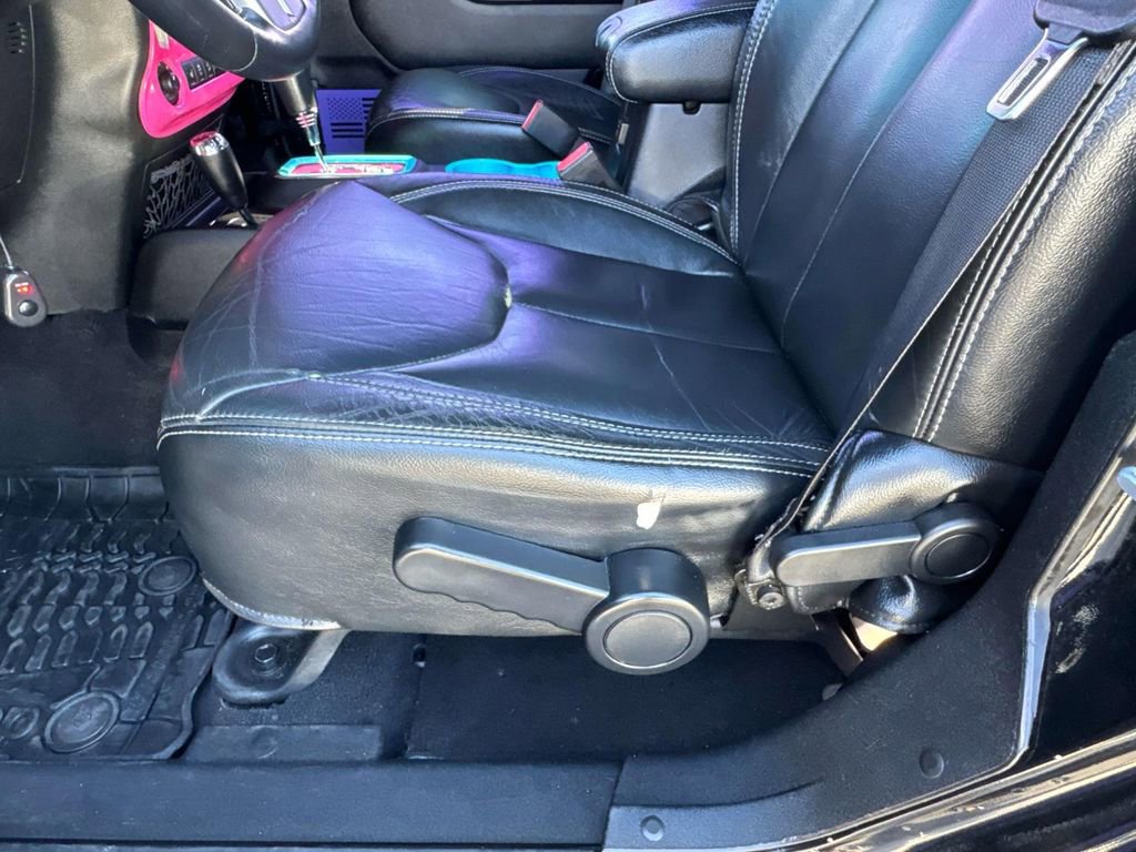 Used 2015 Jeep Wrangler Unlimited Rubicon image 26