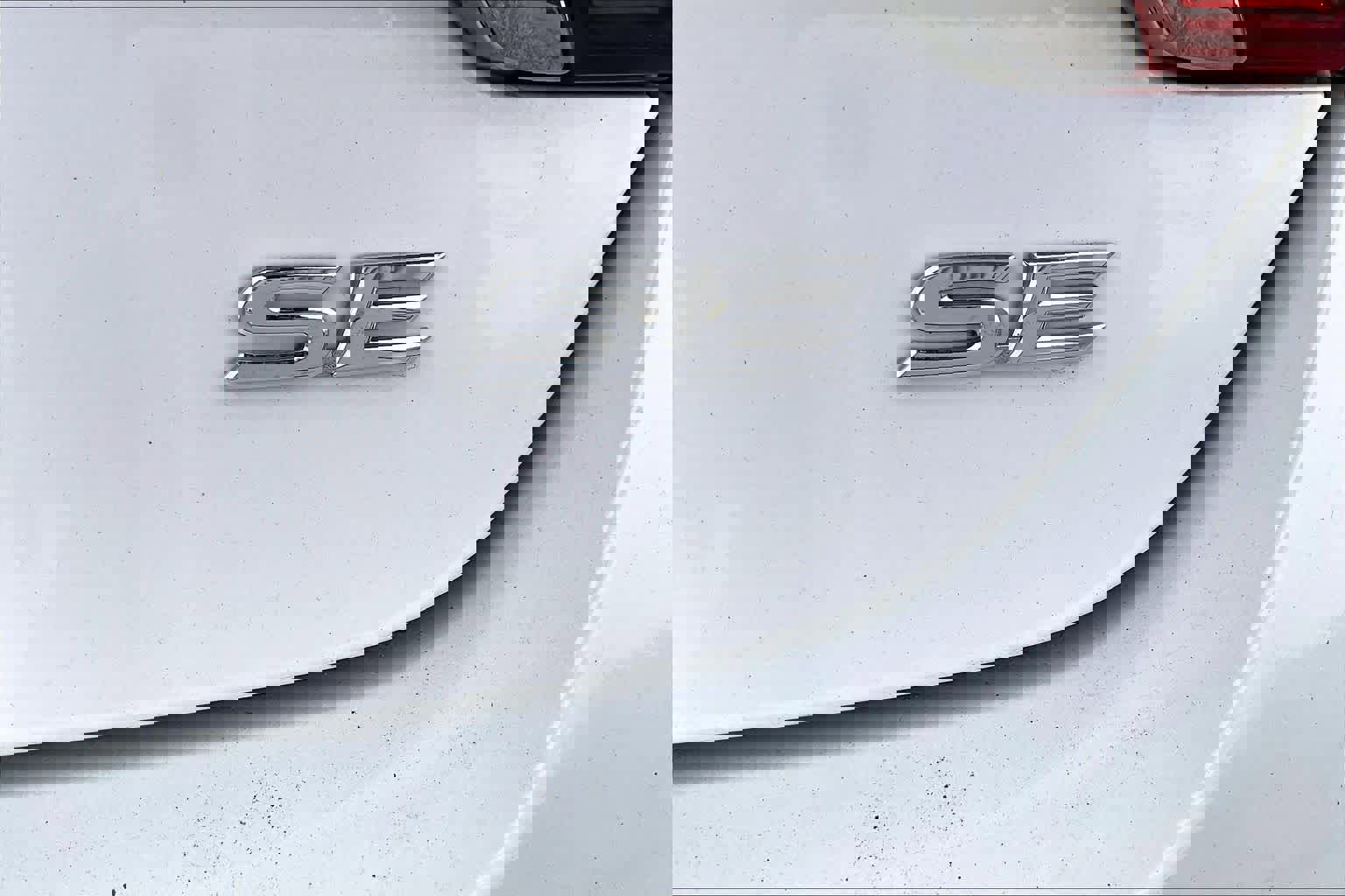 Used 2017 Toyota Camry SE image 9