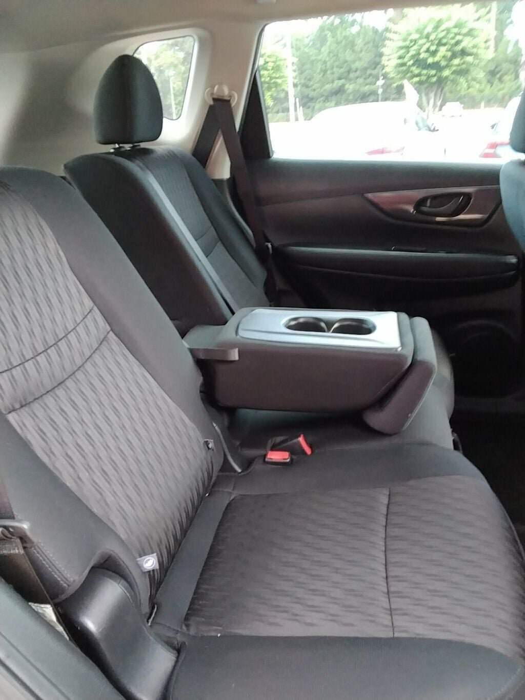 Used 2020 Nissan Rogue S AWD/4WD image 9