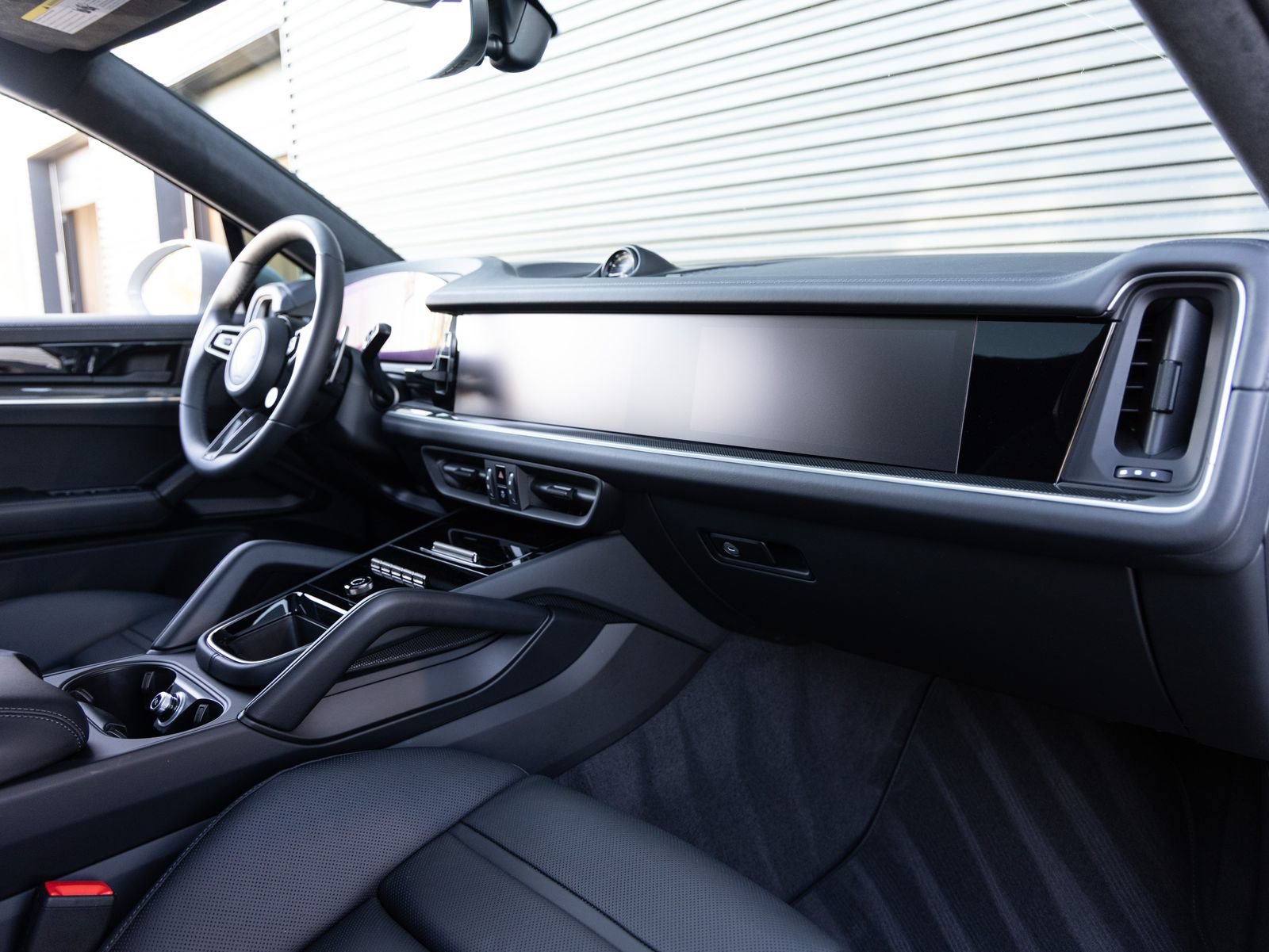 Certified 2026 Porsche Cayenne Turbo AWD/4WD image 36