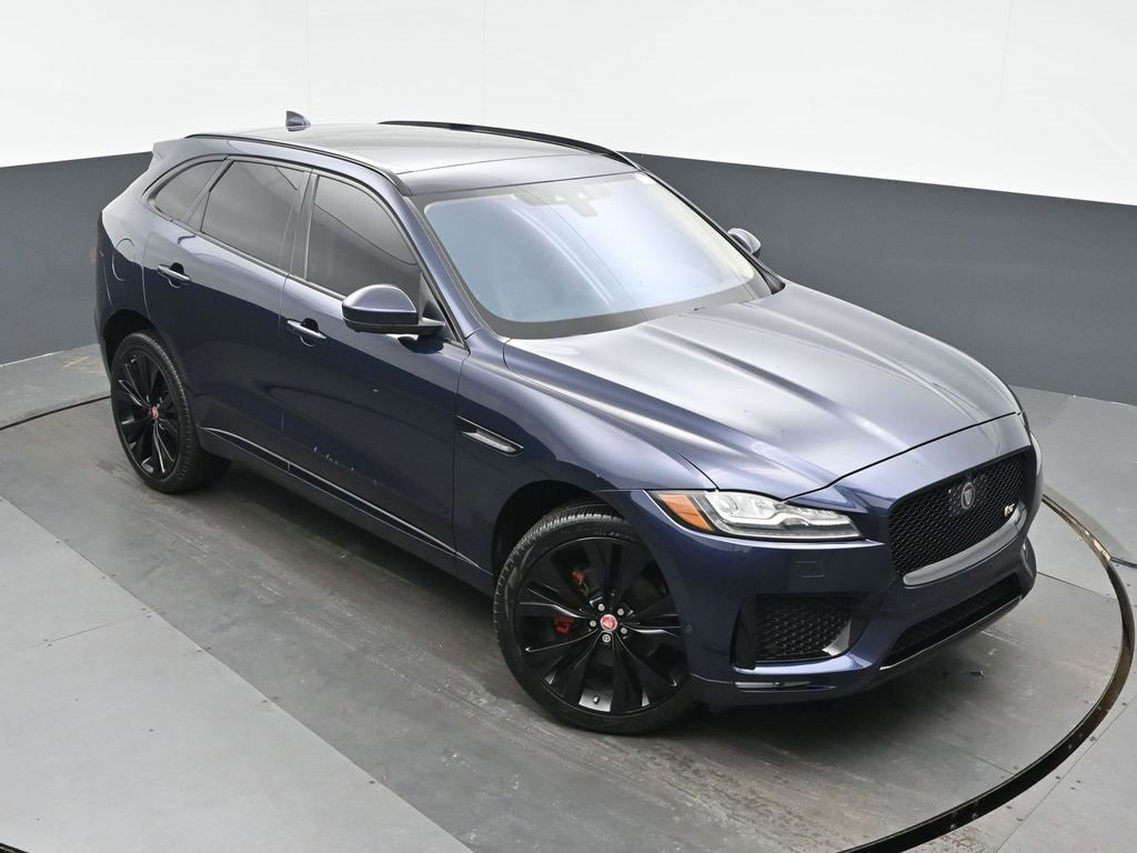Used 2019 Jaguar F-PACE S image 32