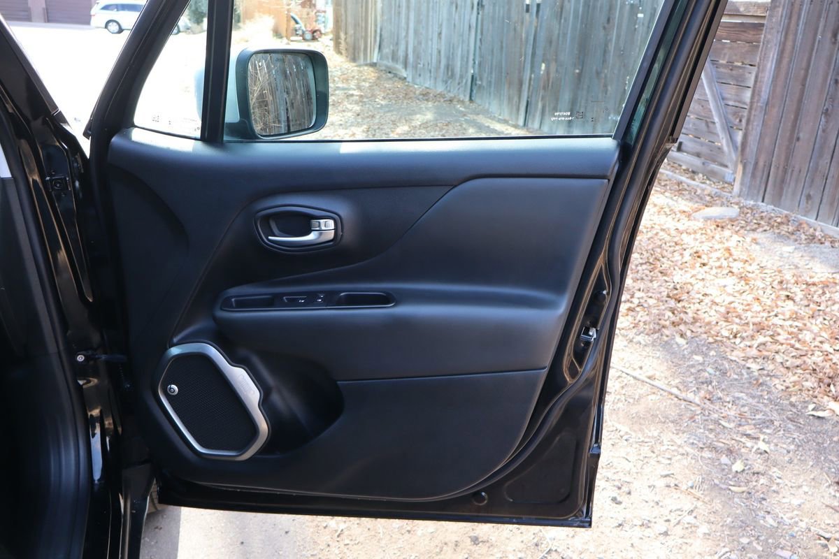 Used 2018 Jeep Renegade Limited w/ UConnect 8.4 Nav Group AWD/4WD image 26