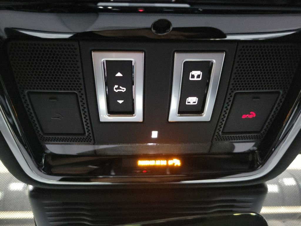 New 2026 Land Rover Range Rover Velar Dynamic SE image 21