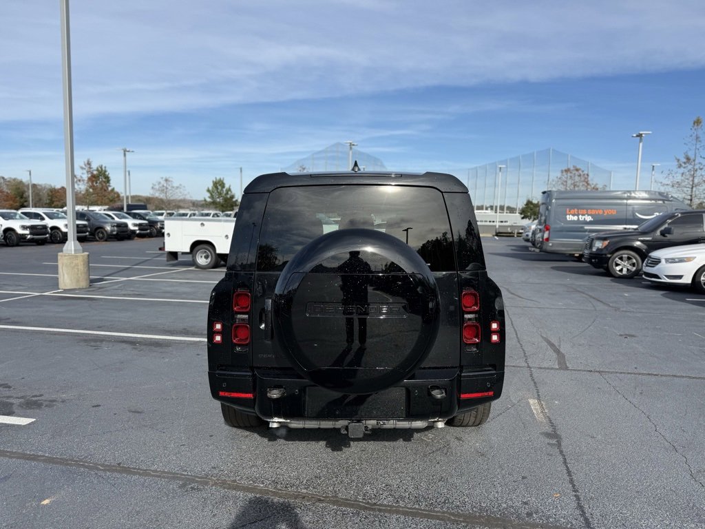 Used 2024 Land Rover Defender 130 X-Dynamic SE image 6