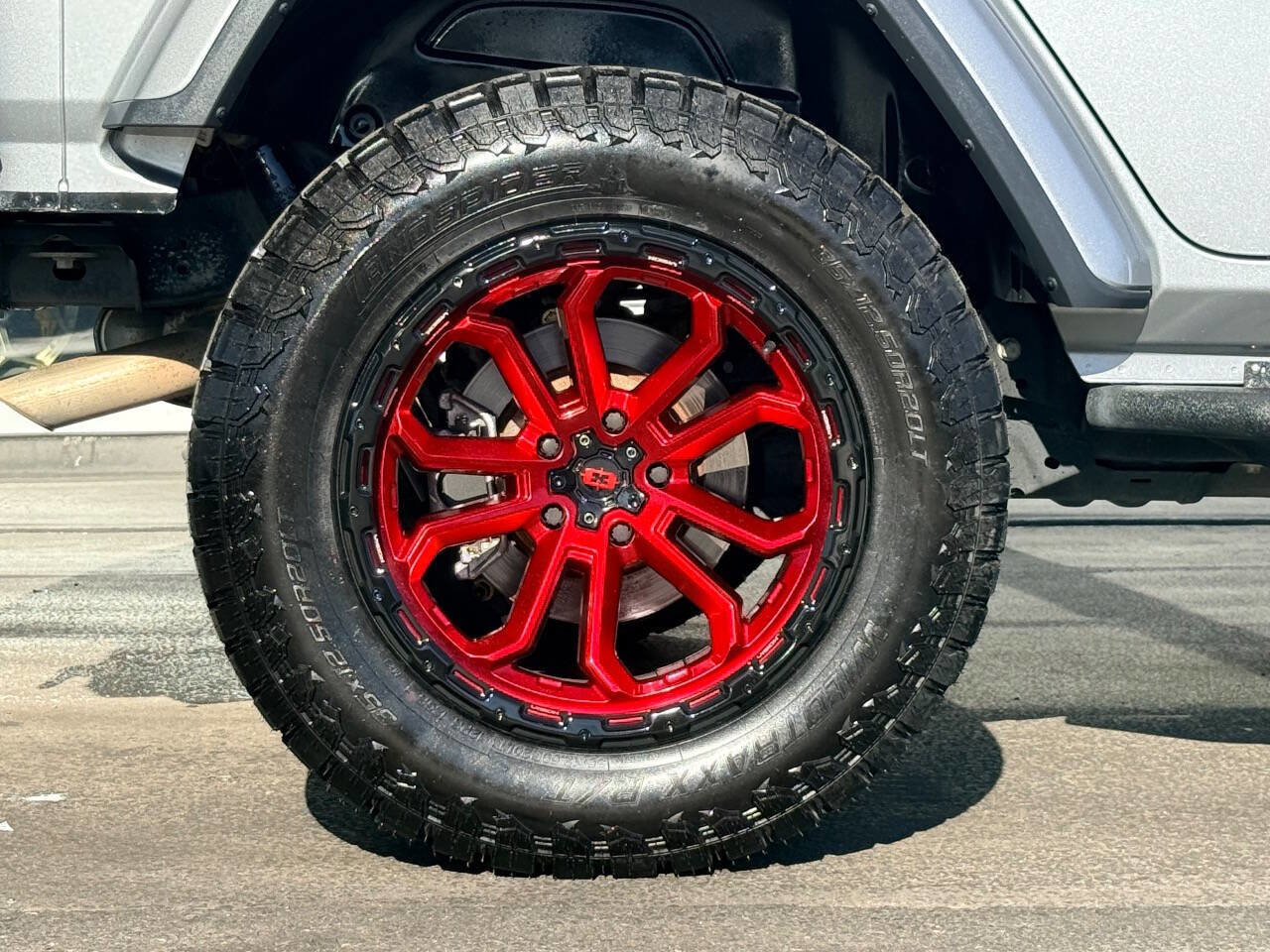 Used 2019 Jeep Wrangler Unlimited Sahara image 12