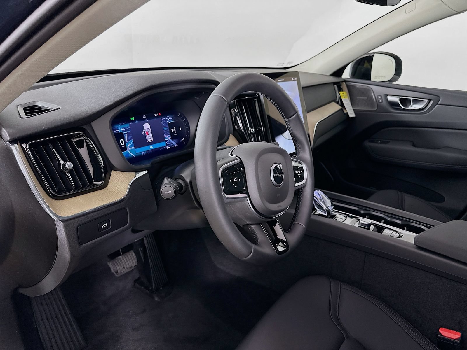 New 2026 Volvo XC60 B5 Plus w/ Protection Package Premier AWD/4WD image 30