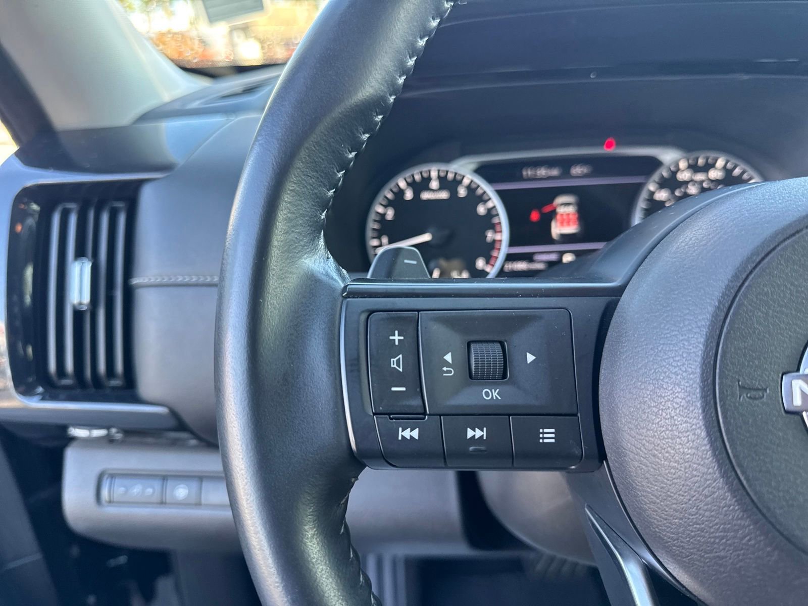 Certified 2024 Nissan Pathfinder SV image 14