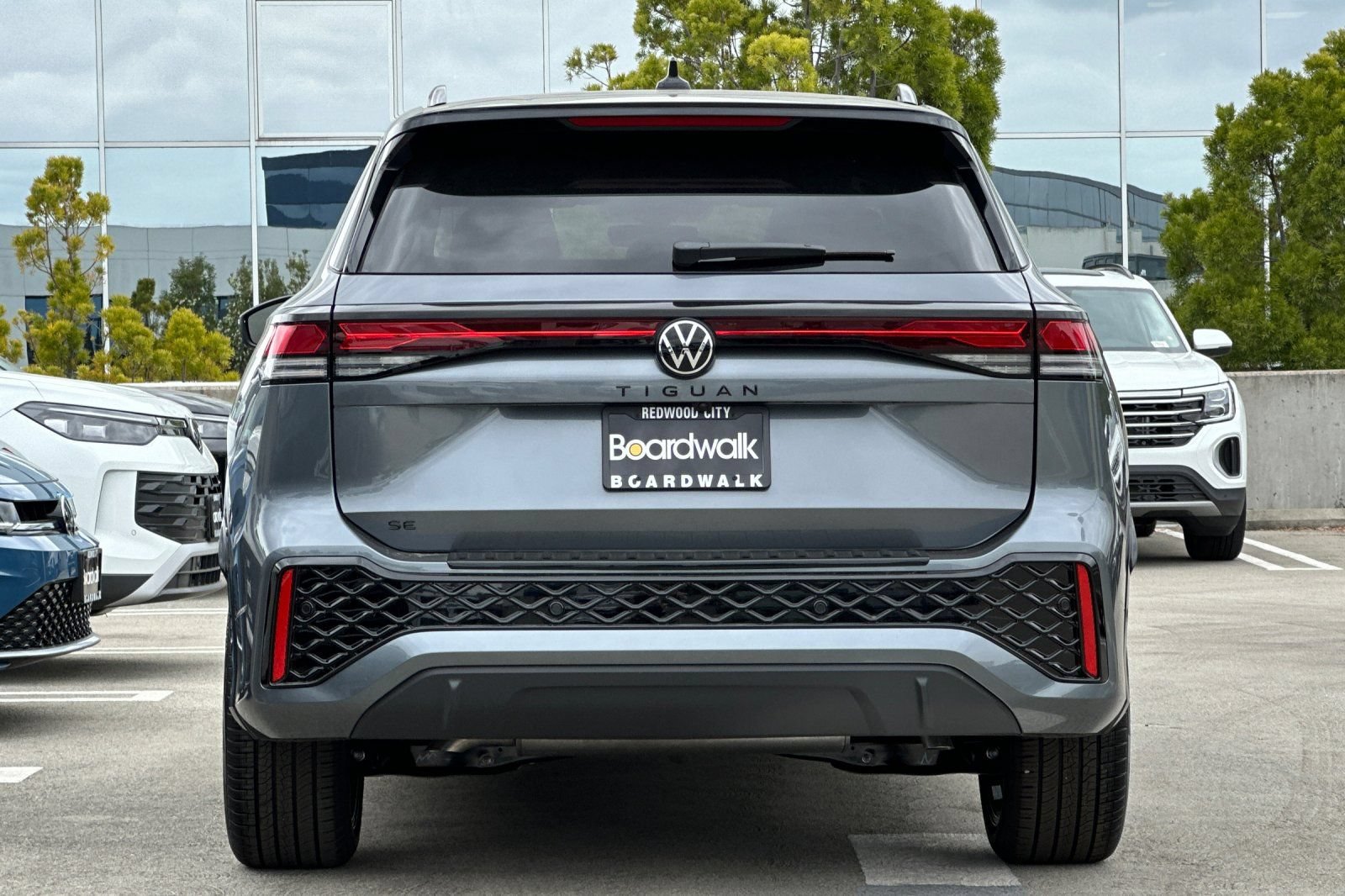 New 2026 Volkswagen Tiguan SE R-Line FWD image 5