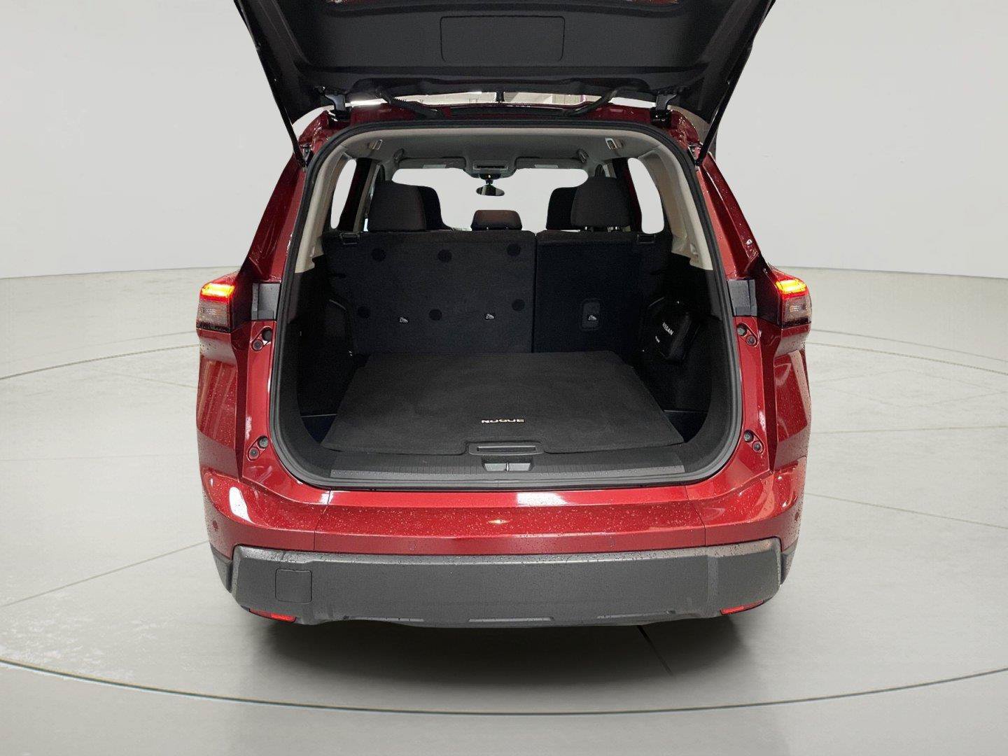 Used 2024 Nissan Rogue S AWD/4WD image 9