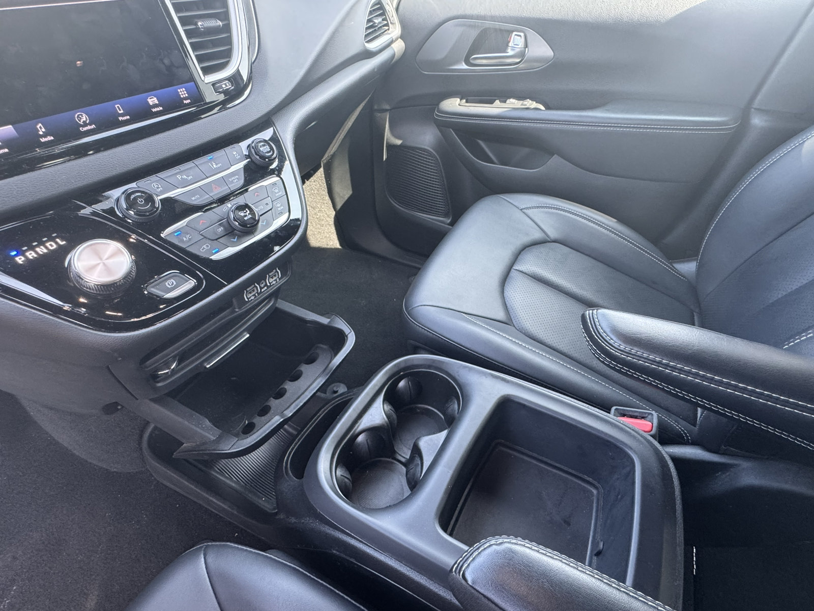 Used 2025 Chrysler Pacifica Select FWD image 30